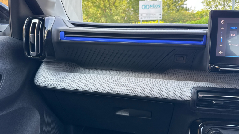 Citroen C3 83kW Plus 44kWh 5dr Auto Electric Hatchback